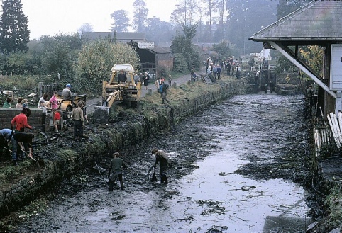 Canal volunteers restoring the Montgomery canal in Welshpool